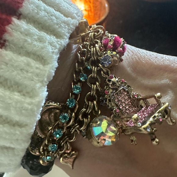 Betsey Johnson stretch Charm Bracelet with Purple and Gold Accents - Picture 1 of 11